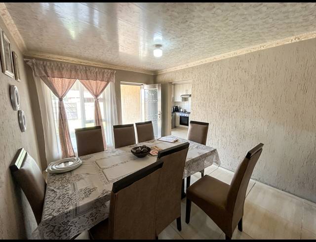 3 BEDROOM HOUSE TO LET IN BEDWORTH PARK